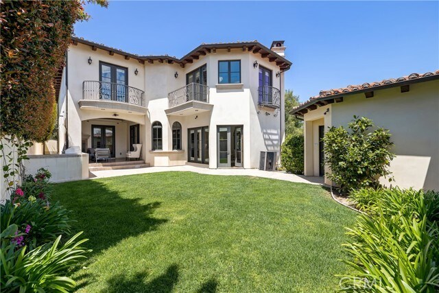 Building Photo - 718 N Poinsettia Ave
