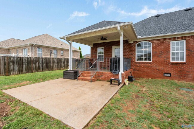Building Photo - 25850 Iron Gate Dr