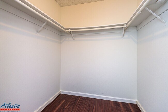 Building Photo - Olive 1178/1180