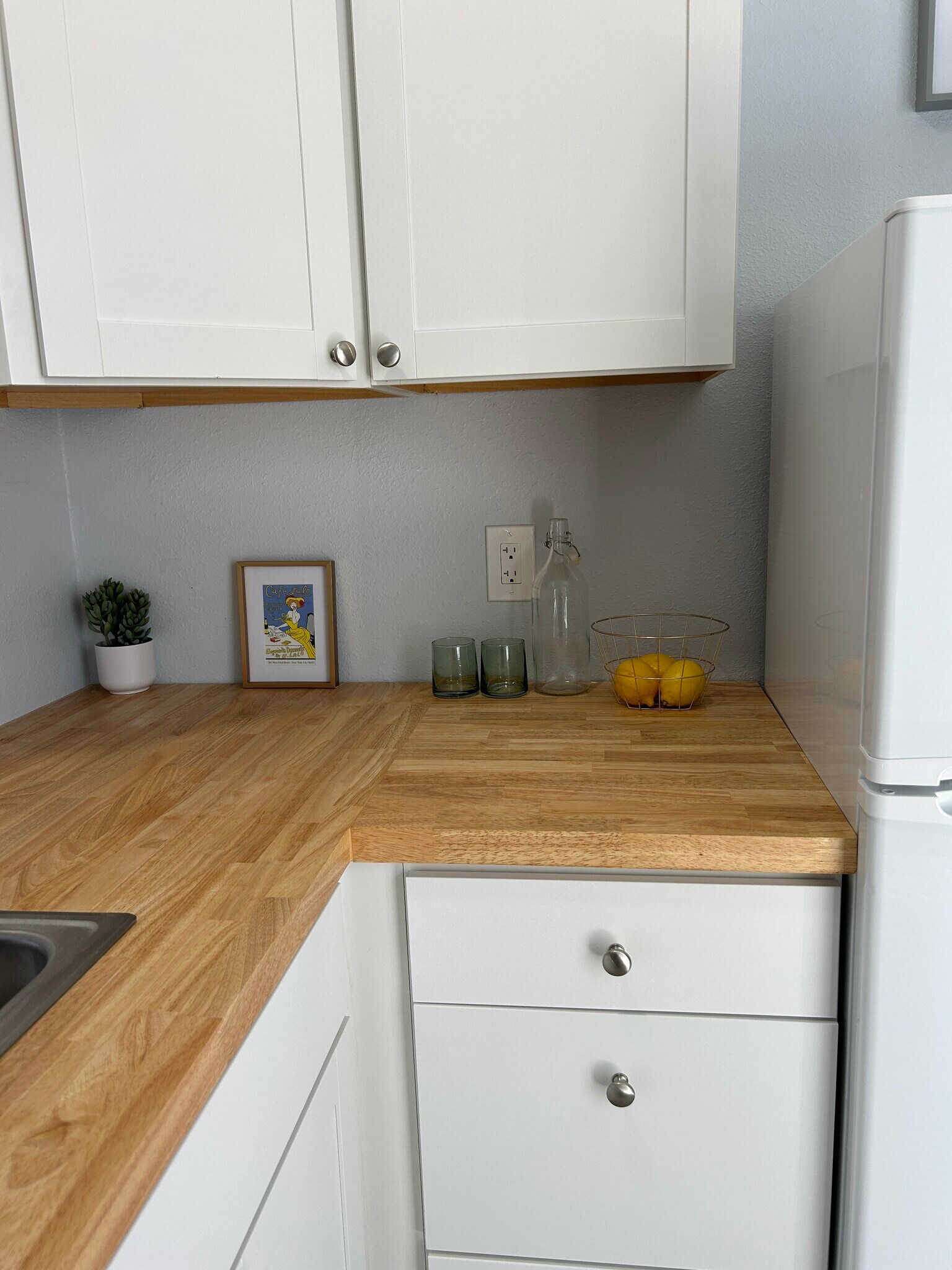 Building Photo - 3219 Roscoe Ave