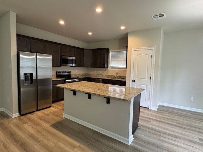 Building Photo - Like New - Home for Rent in Denham Springs