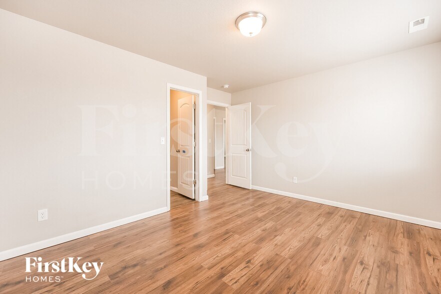 Building Photo - 8517 Admiral Way