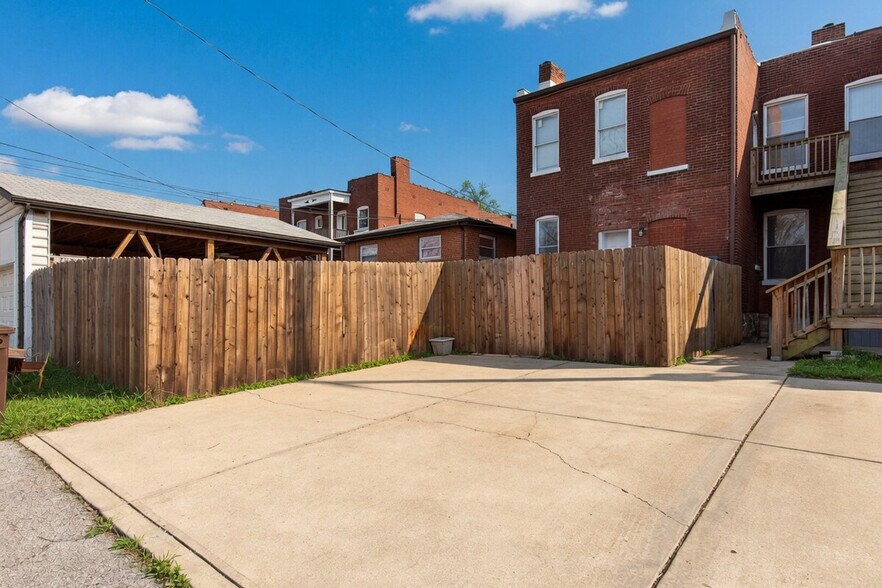 Building Photo - 3963 Botanical Ave