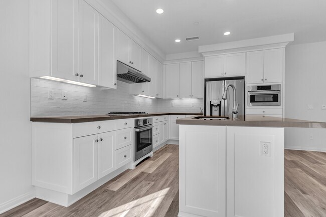 Building Photo - 110 Okra