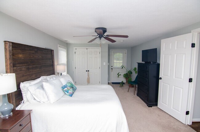 Building Photo - Quaint Single Family Home