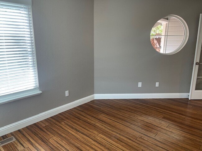Building Photo - COMING SOON! Beautiful Home with Stunning ...
