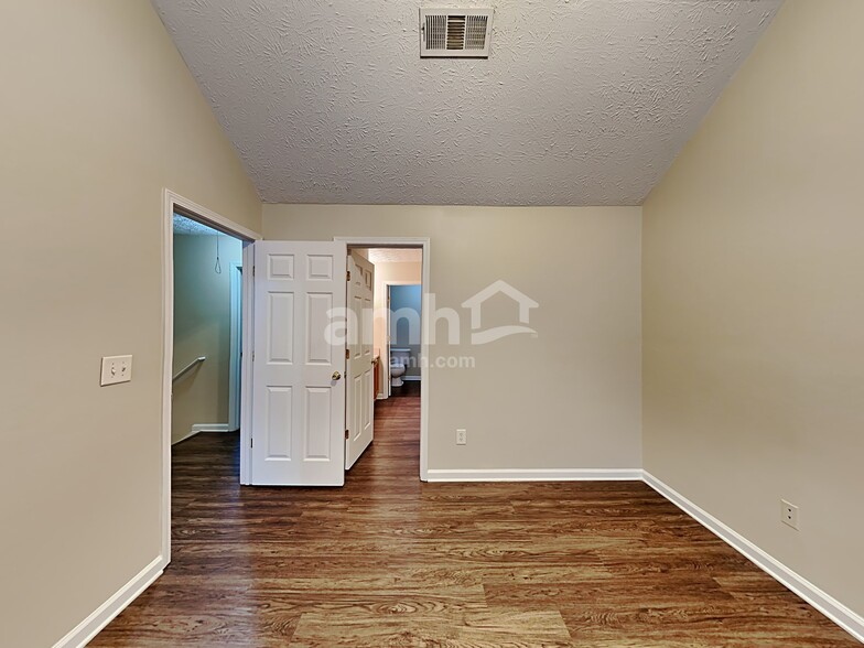 Building Photo - 1137 Baileys Ct