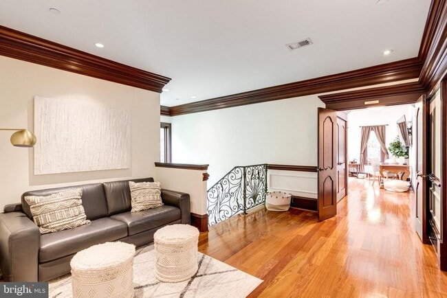 Building Photo - 612 Rivercrest Dr