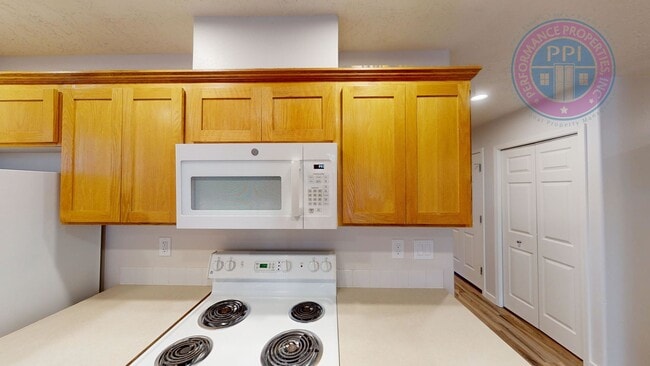 Building Photo - Quiet Living  In Sandy  on Cascadia Villag...