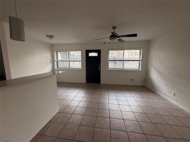 Building Photo - 1202 Newning Ave