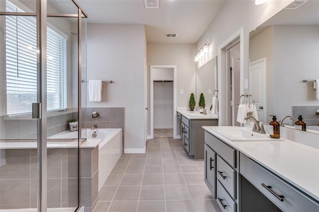 Building Photo - 3737 Paradise Way