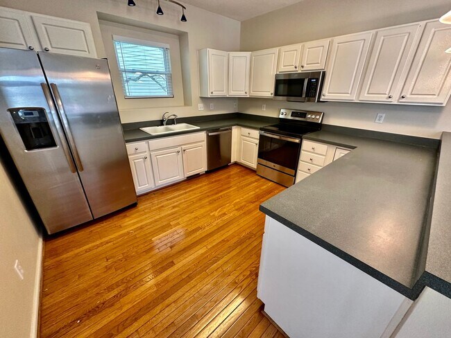 Building Photo - 3724 Surry Rd