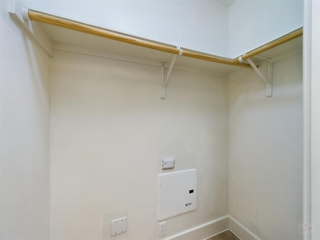 Building Photo - 711 W 32nd St