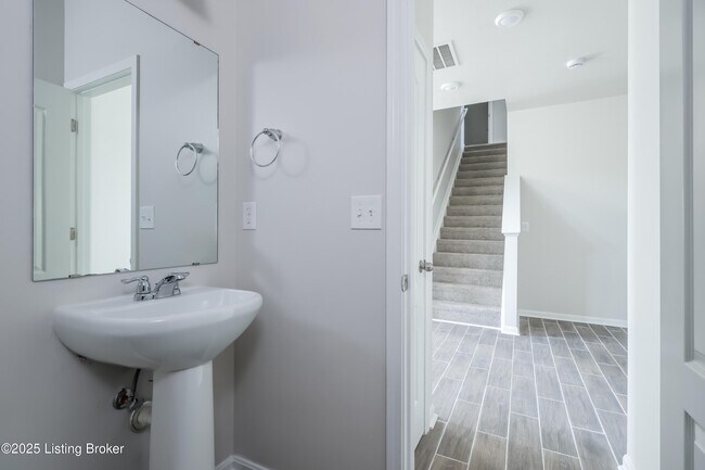 Building Photo - 6787 Brittany Oak Dr