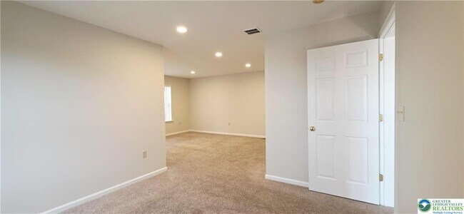 Building Photo - 3791 Knight Dr