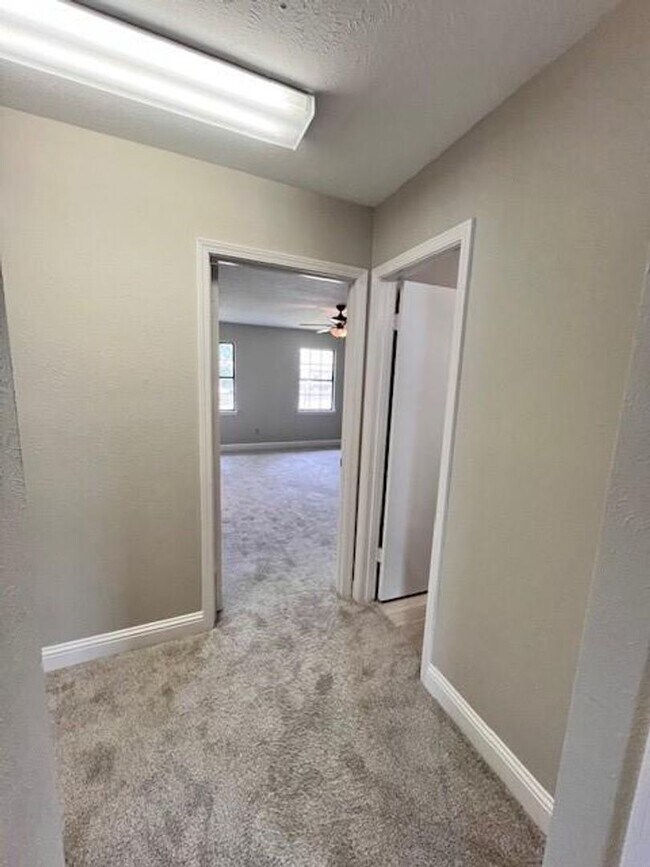 Building Photo - Move-in Ready 3 bed/ 2.5 bath home