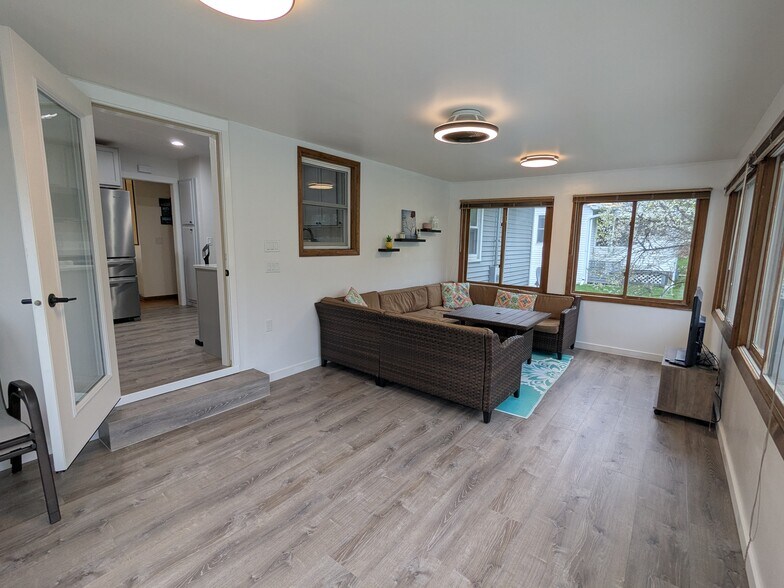 Building Photo - 6413 Woodington Way