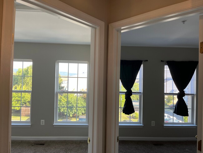 Building Photo - 2562 Carrington Way