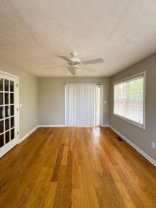 Building Photo - Spacious 4 Bed 2.5 Bath Home in Carolina Lakes