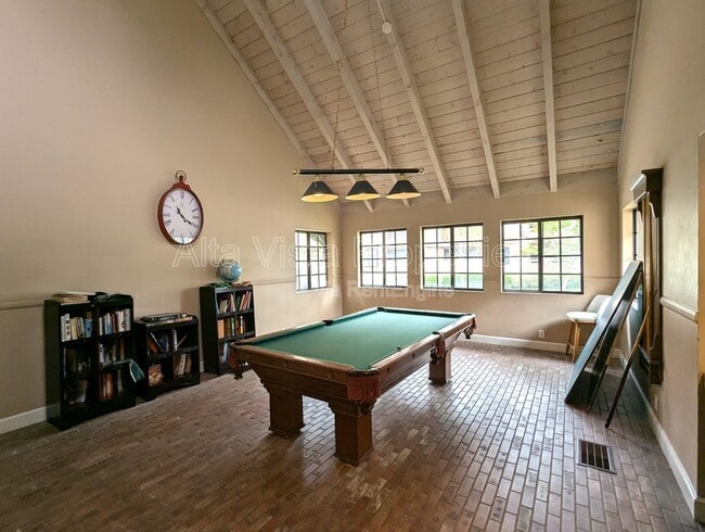 Building Photo - 8850 Villa La Jolla Dr