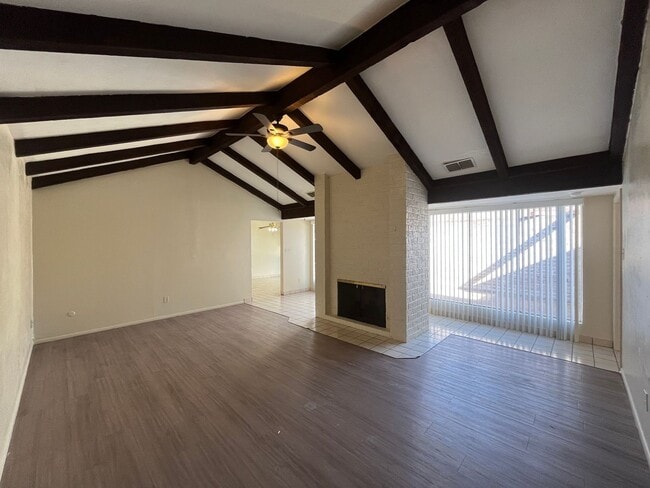 Building Photo - Southside Duplex w/ Two Car Garage