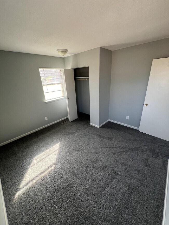 Building Photo - 16913 E 35th Terrace S