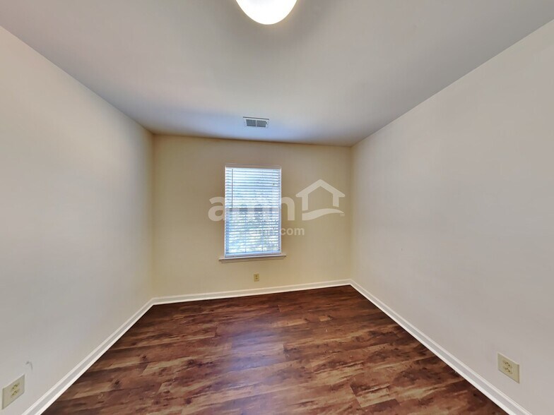 Building Photo - 6337 Willow Oak Dr