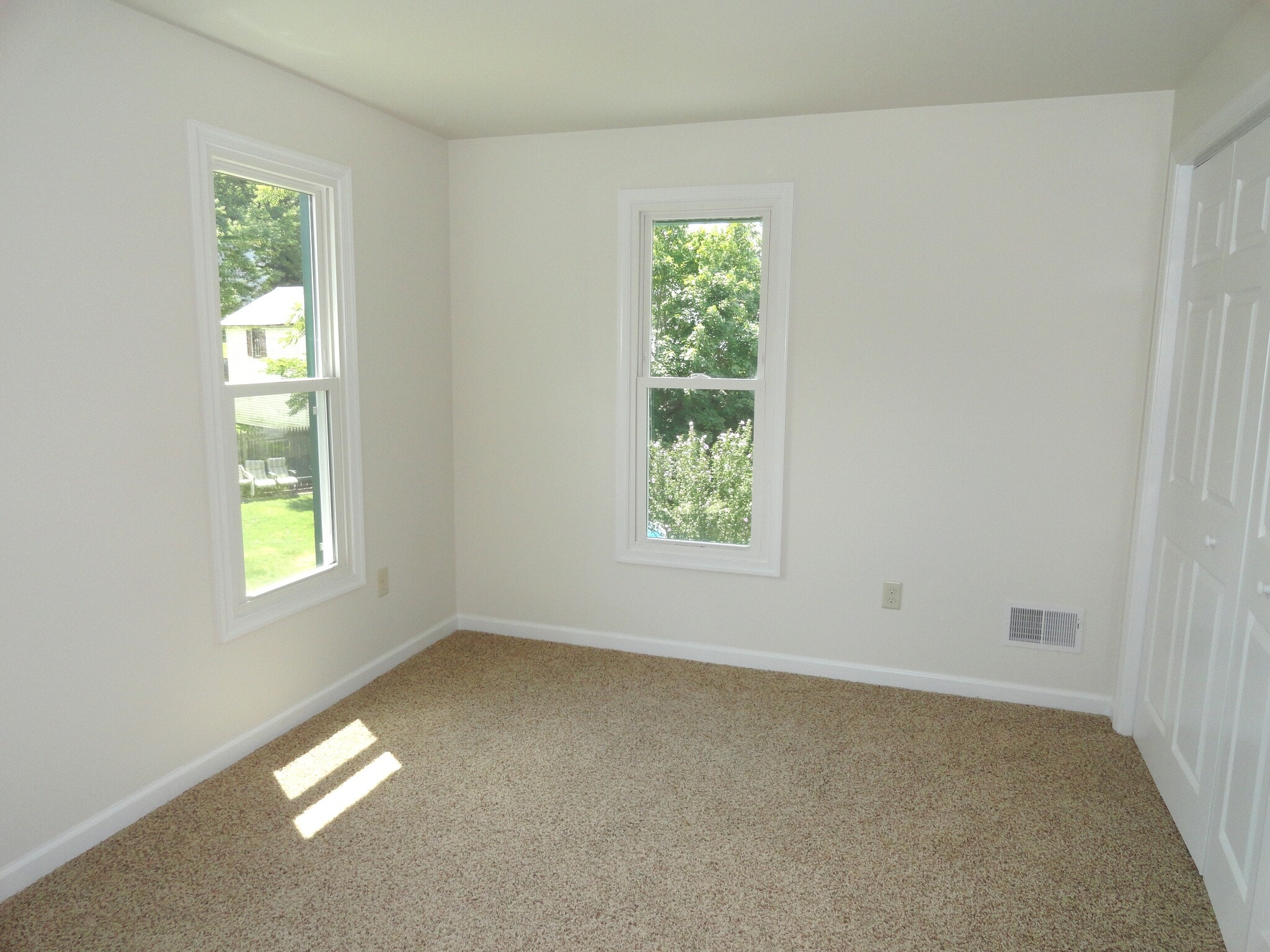 Building Photo - 77 E Main St