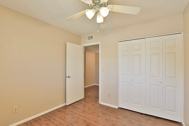 Building Photo - 3925 S Mill Ave