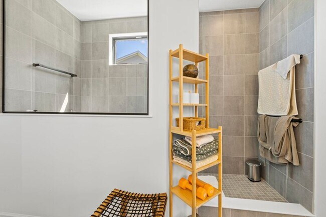 Building Photo - 8190 Smiths Cir