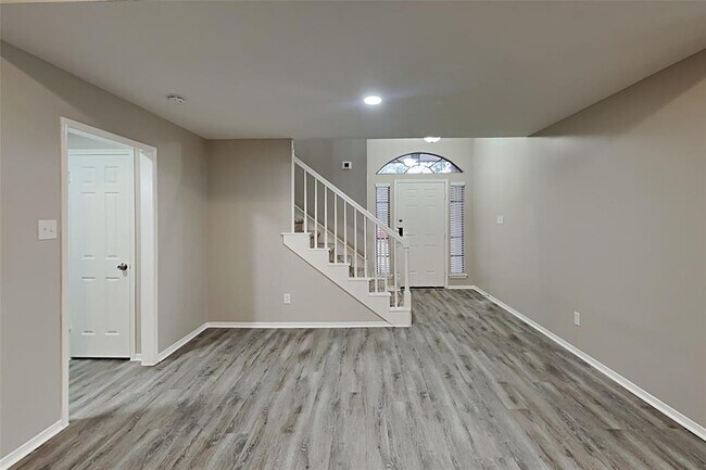 Building Photo - 9903 Jockey Club Dr