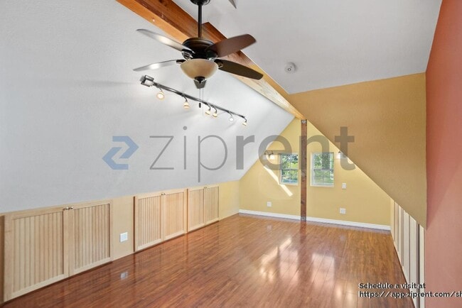 Building Photo - 920 Belmont Way