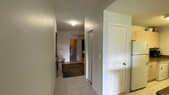 Building Photo - 2060 Greenview Shores Blvd