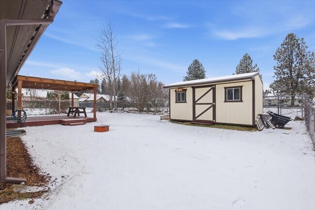 Building Photo - 6743 Kamloops Dr