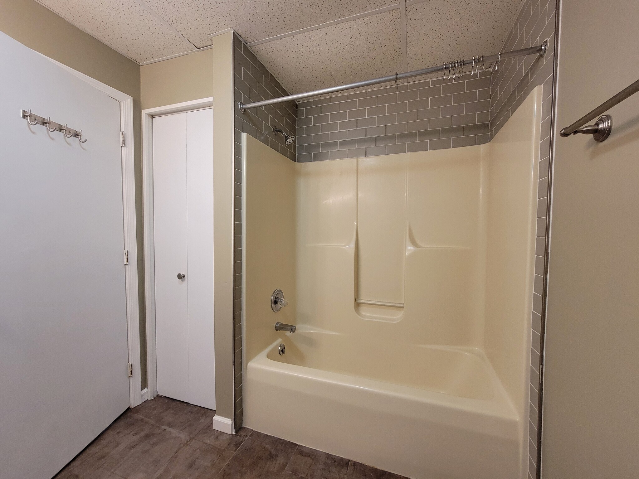 Building Photo - 84 Gross St