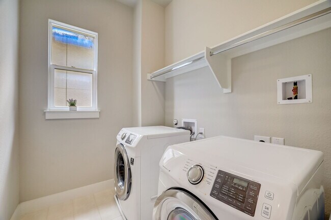 Building Photo - 6205 Seville Dr