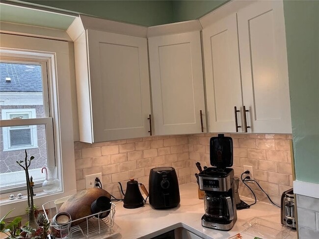 Building Photo - 182 Calla St