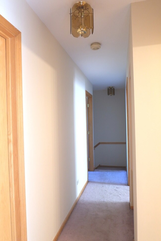 Building Photo - 10S241 Wallace Dr
