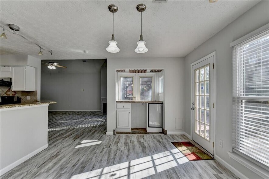 Building Photo - 1112 Ashbury Dr