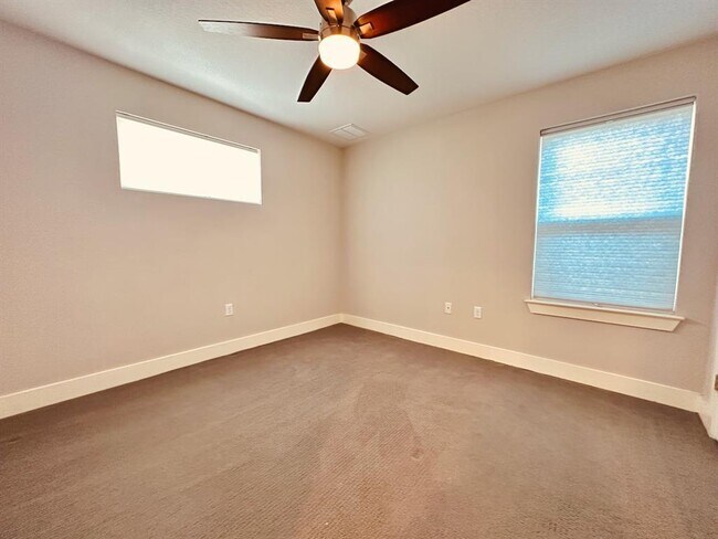Building Photo - 2921 Stock Dr