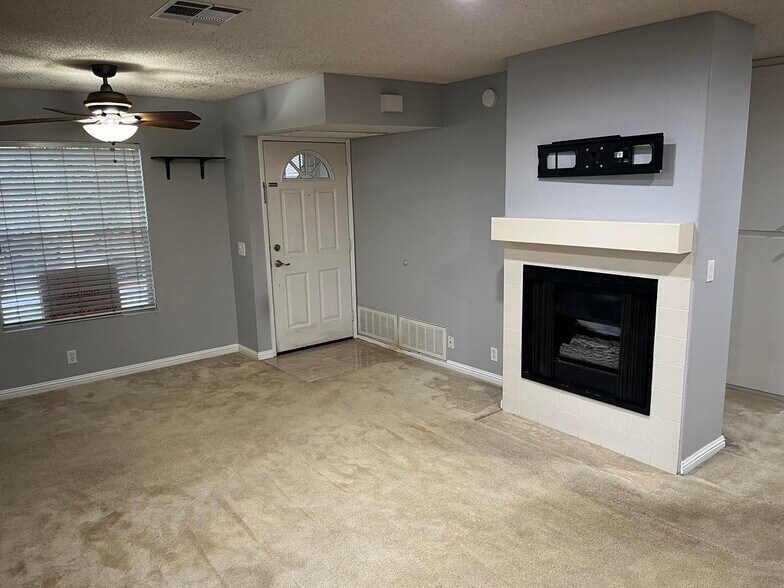 Building Photo - 10808 Aderman Ave