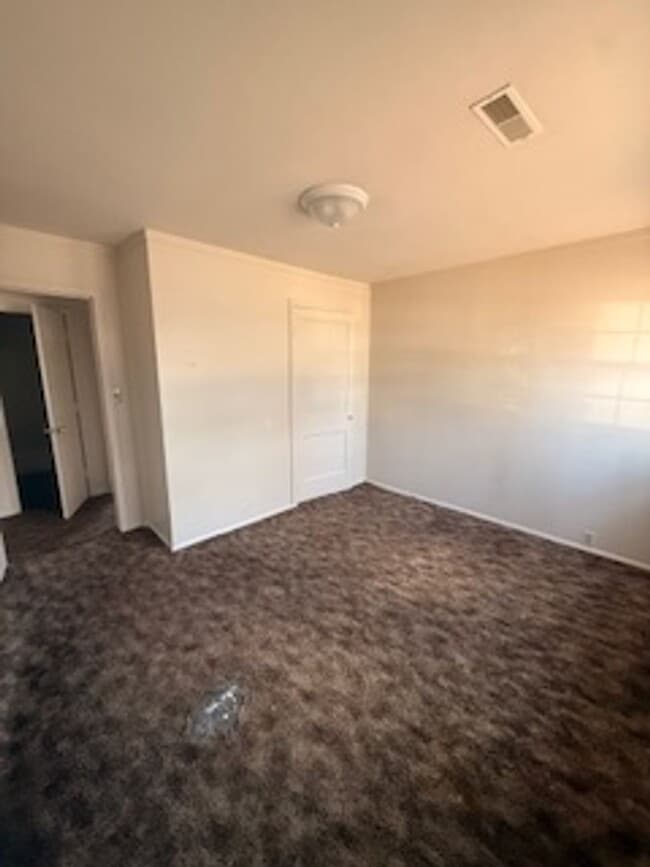 Building Photo - 2423-2425 Negley Ct