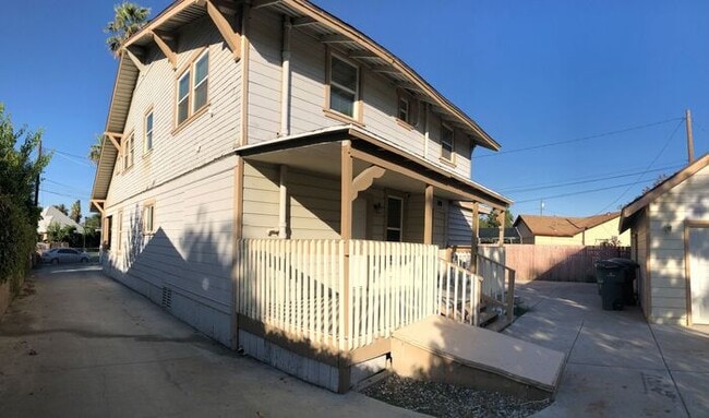 Building Photo - Two Story Home - 7 Bedrooms and 4 Bathroom...