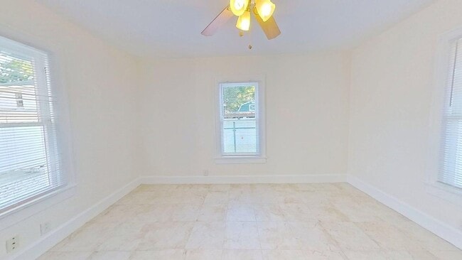 Building Photo - 1BR/1BA + Bonus Room Near Downtown St. Pete | 768 Sq Ft