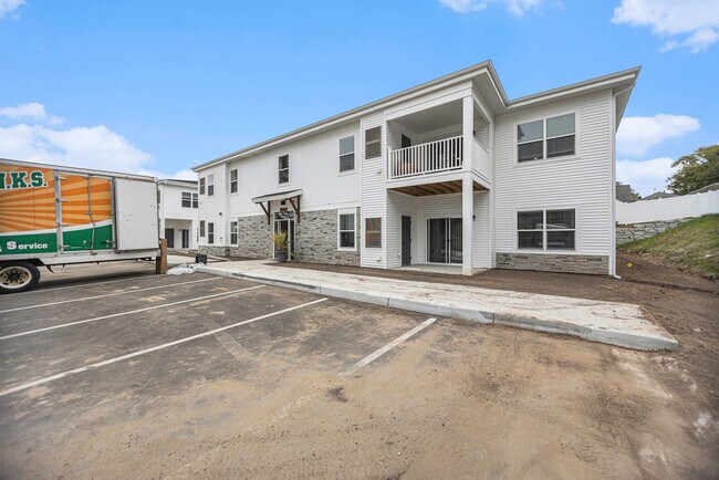 Building Photo - 1562 Michigan St NE