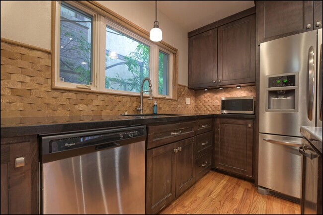 Building Photo - 1420 Hawthorne St