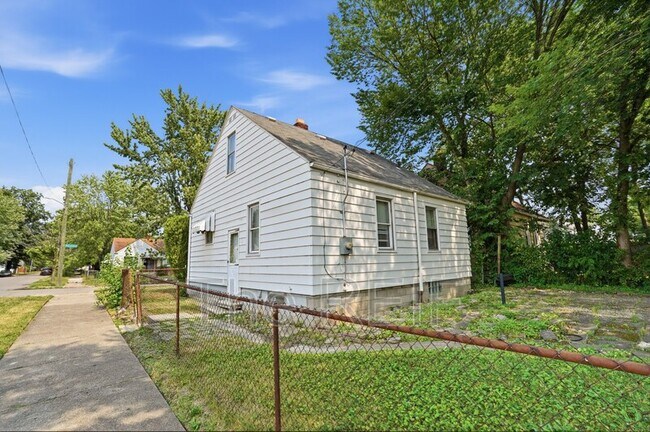 Building Photo - 20200 McCormick St