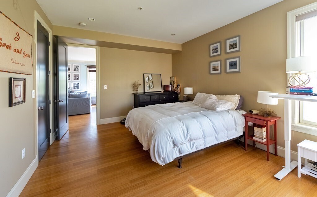 Building Photo - 354 Dorchester St