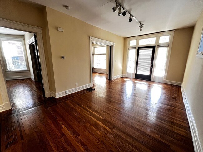 Building Photo - 1921 Frankfort Ave