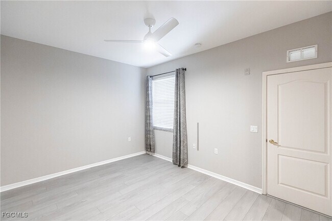 Building Photo - 8550 Kingbird Loop